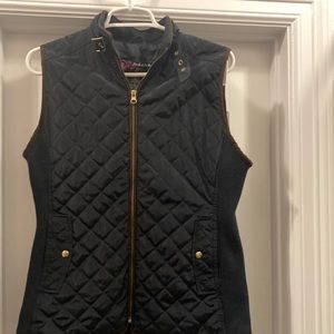 Peck and peck navy puffer vest with brown and gold details